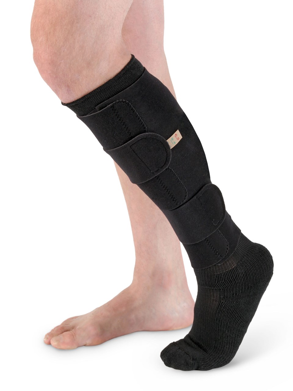 Male wearing the COMPREFLEX COMPLETE CALF